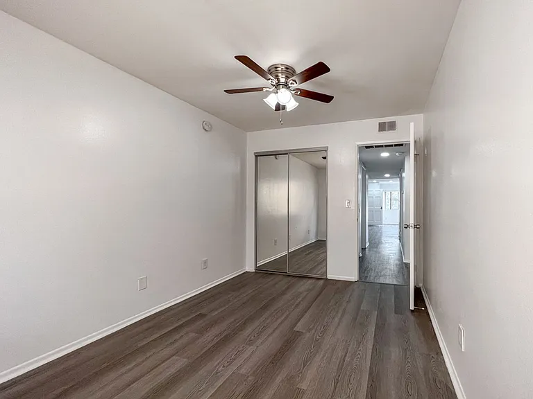 Gorgeous 2 Bed/2 bath apartment in excellent Sherman Oaks area! — Photo 36