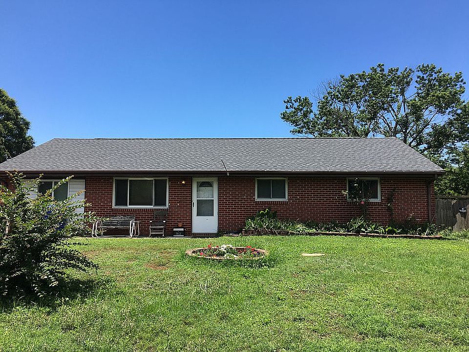 2nd image of 913 Sumter Dr