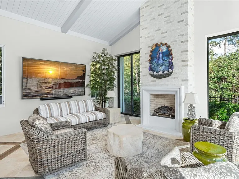 10331 Los Feliz Dr — Photo 36