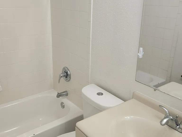 205 Harbor Dr — Photo 12