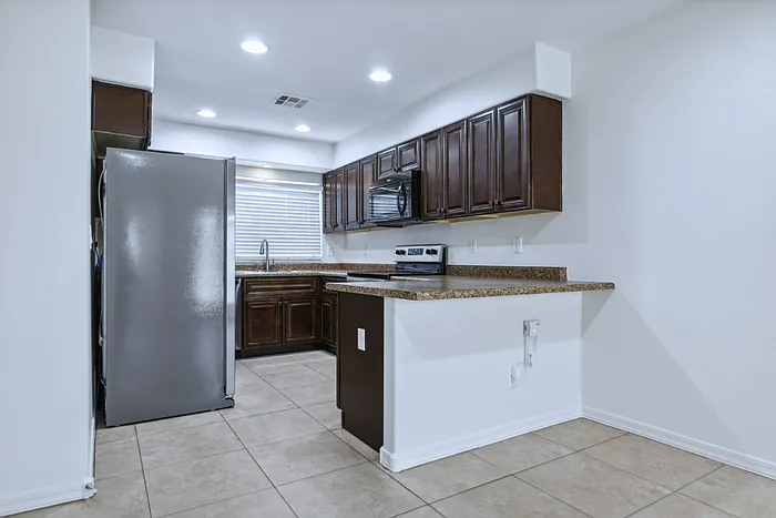 207 W Latona Rd — Photo 8