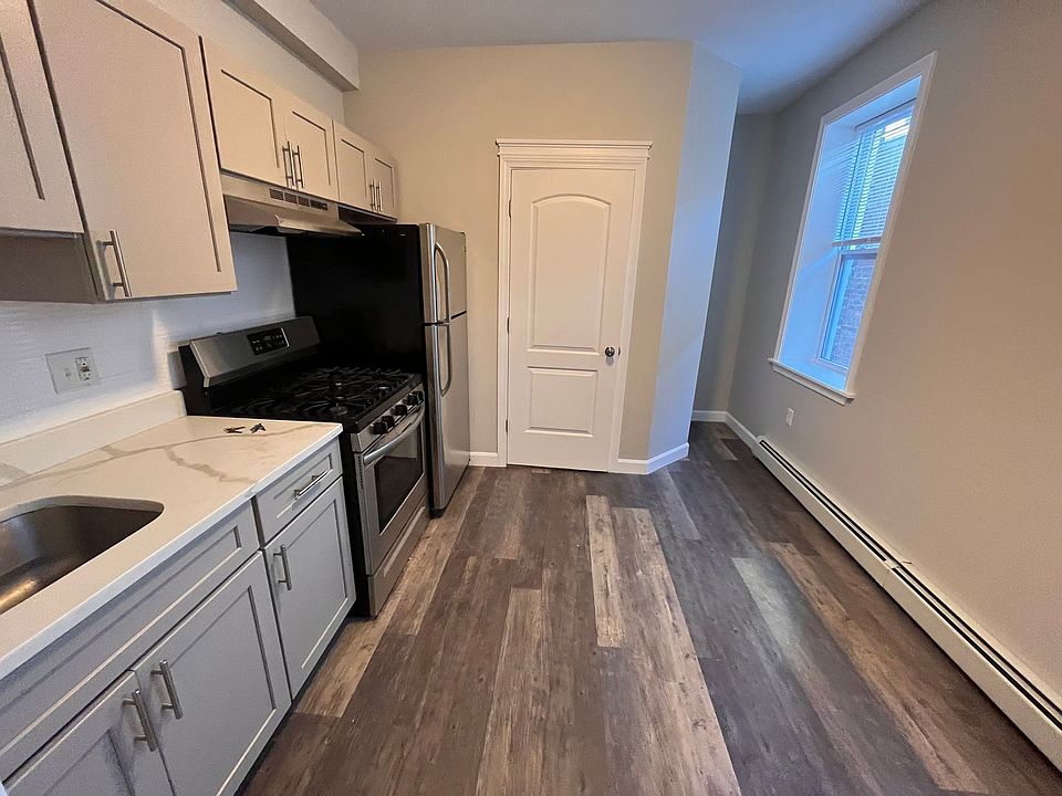 1st image of 142 Gove St APT 6