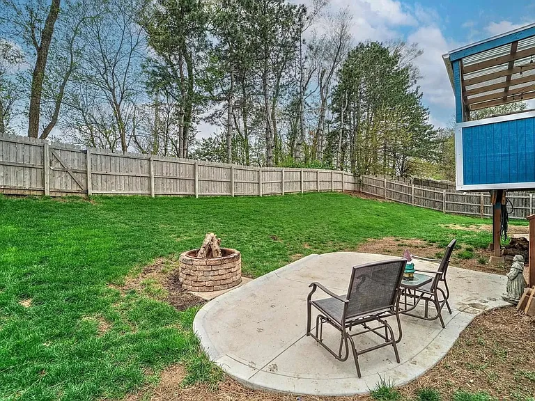 1329 Scott Rd — Photo 36