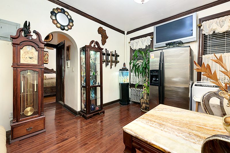 2nd image of 27 Crown St #2H