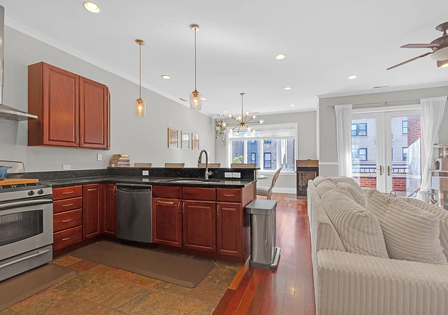 2 bed, 1700 sqft, $5,500 — Photo 4