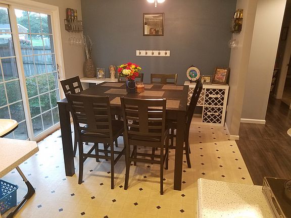 5th image of 413 S Bradley Dr