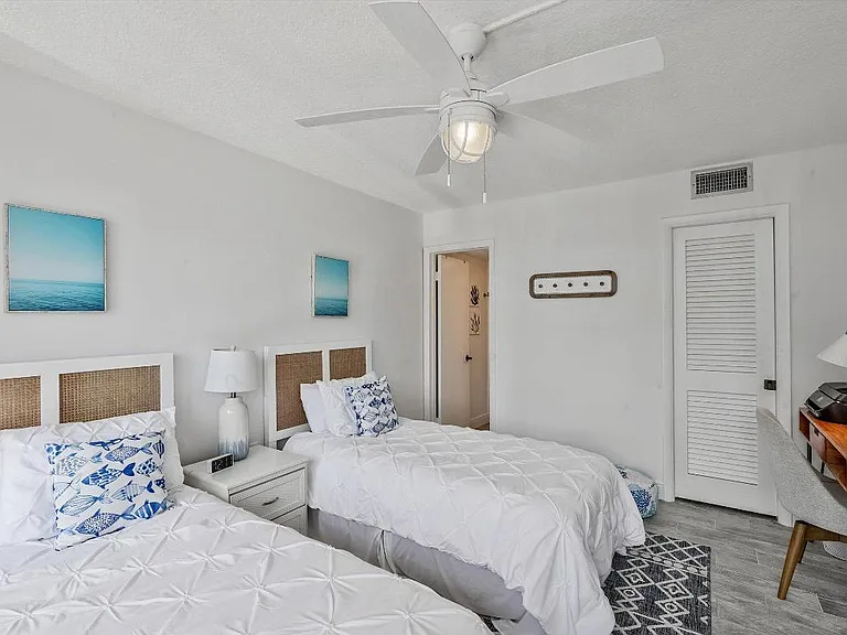 225 Beach Rd #205 — Photo 14