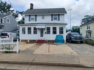 14 Pine St, Keyport, NJ 07735