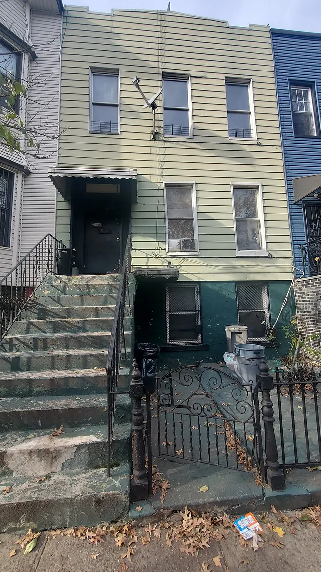 1233 Putnam Ave photo 1