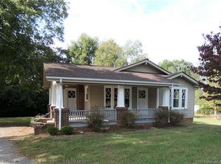 702 Salisbury Rd, Statesville, NC 28677