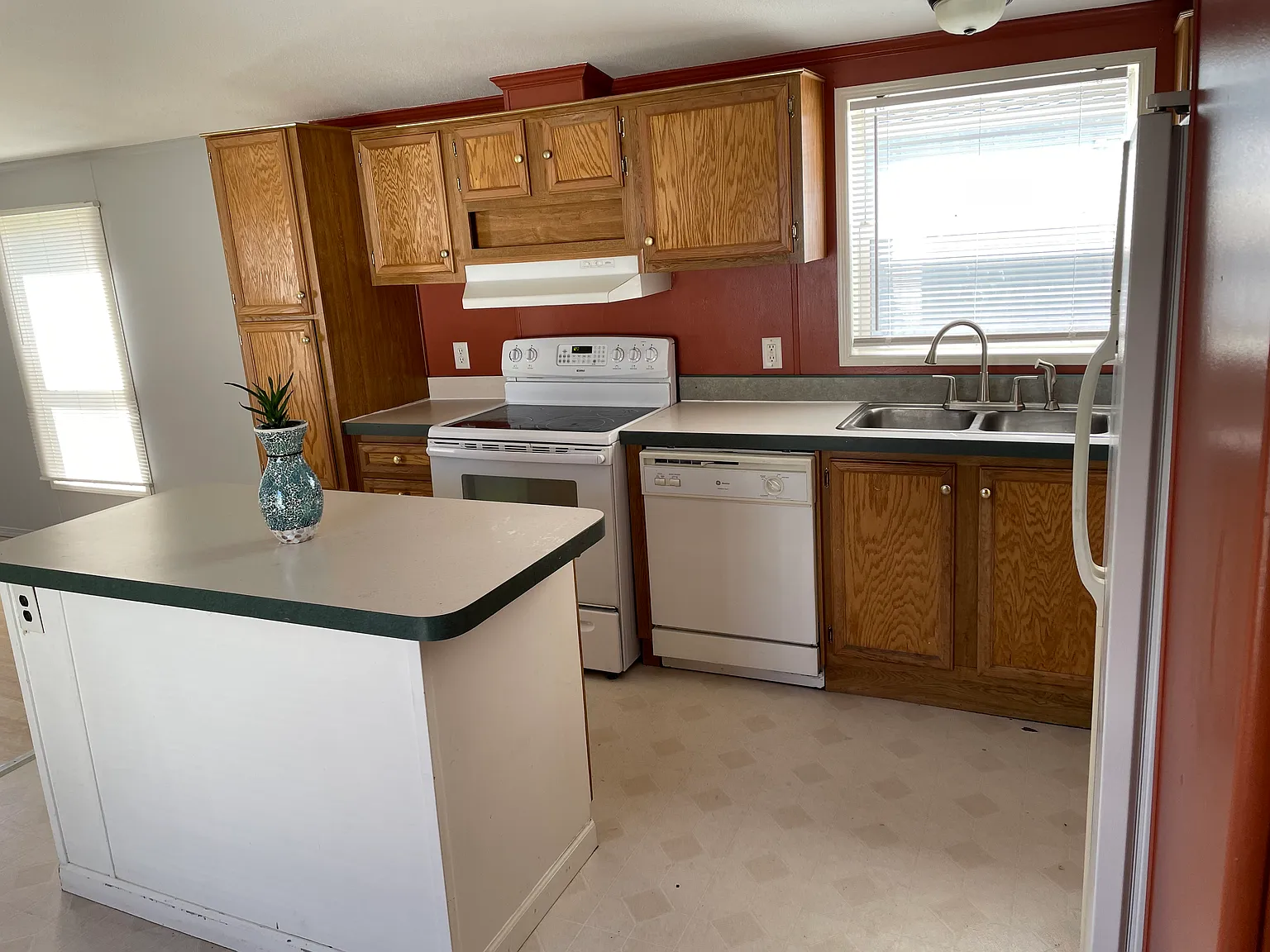 3 bed, 1200 sqft, $1,500 — Photo 3