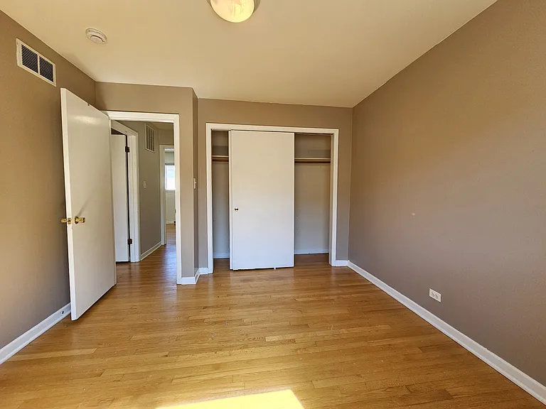 9924 Crawford Ave — Photo 17