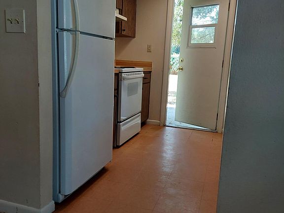 5th image of 11609 Valencia Dr APT A