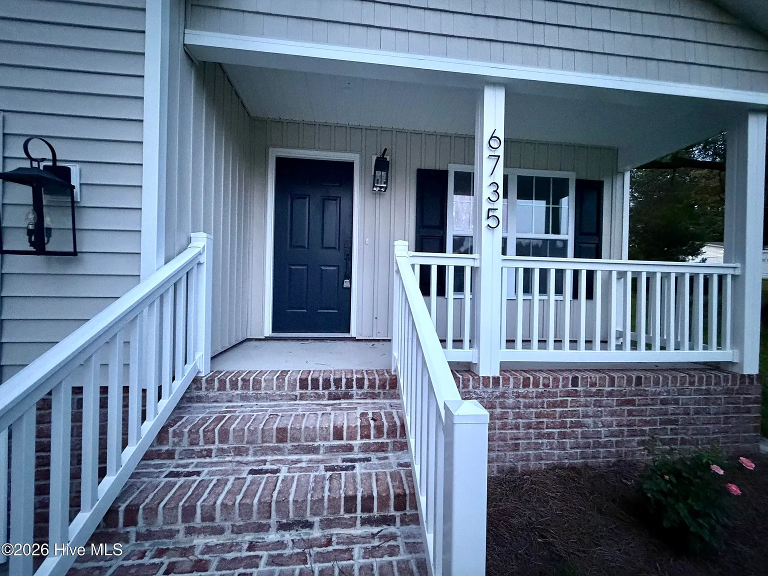 3 bed, 2.0 bath, 1317 sqft, $1,700 — Photo 3