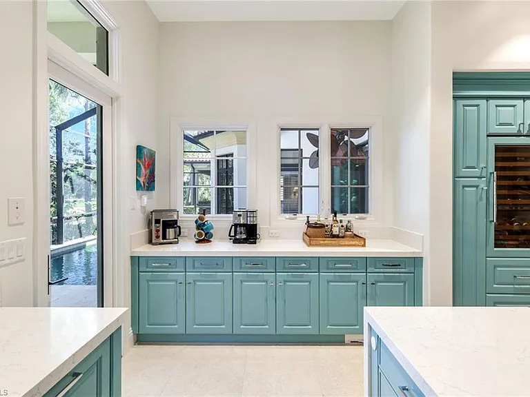 2904 Tiburon Blvd E — Photo 11