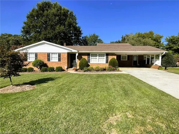 616 Duke St, Thomasville, NC 27360