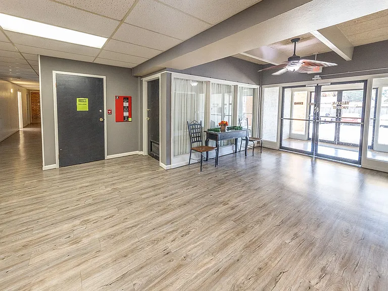 2601 York Ave — Photo 13