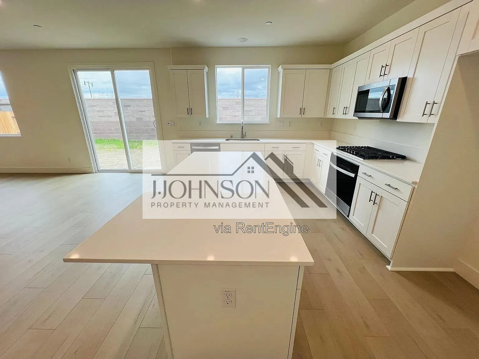 5 bed, 3.0 bath, 3211 sqft, $3,200 — Photo 4
