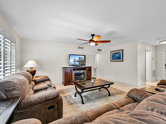 3rd image of 2860 NE 14TH ST Causeway #201D