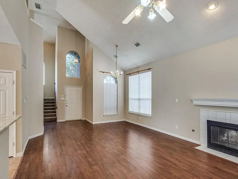 3949 Windford Dr — Photo 3