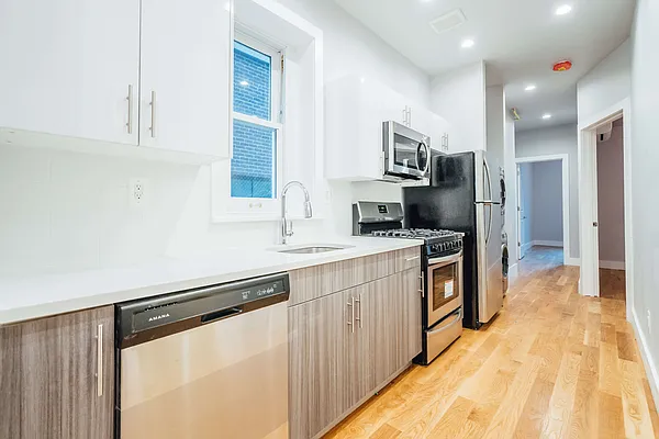 Rented by Nooklyn NYC LLC | media 9