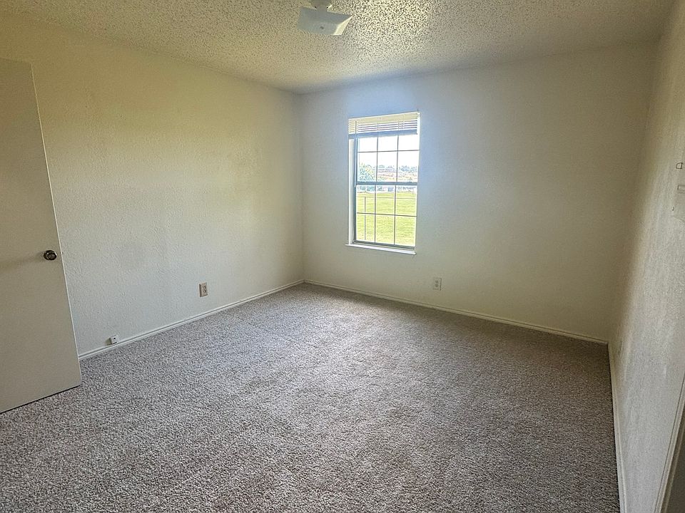 Left bedroom