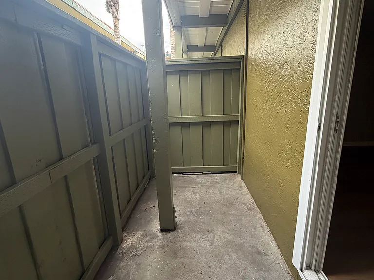 2124 90th Ave #10 — Photo 7
