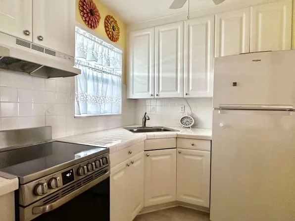 1114 Lake Terrace #207, Boynton Beach, FL 33426