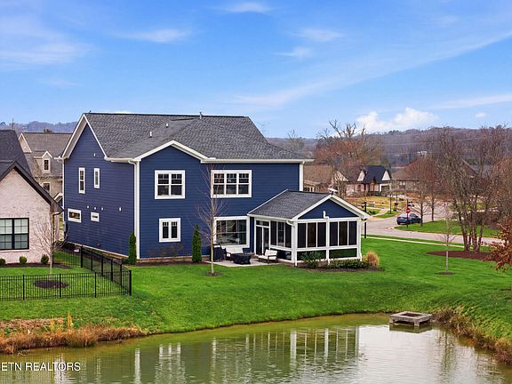 2nd image of 318 Buckhorn Way