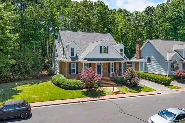 42 - a Cheswick Place - 1 — Photo 2
