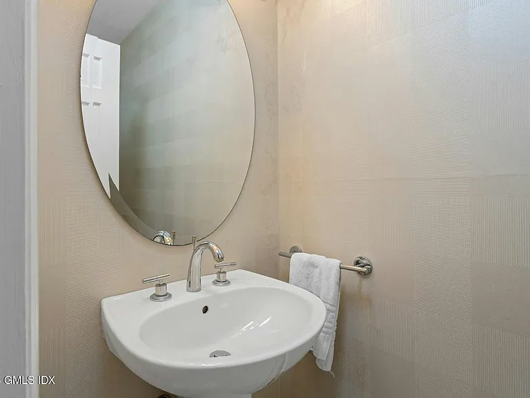 18 Cornelia Dr — Photo 10