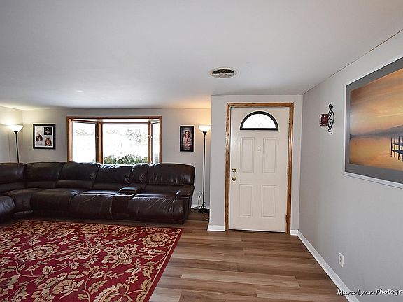 4th image of 371 Hilltop Dr
