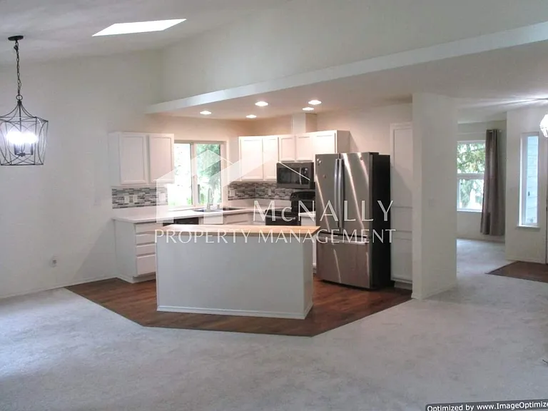 1166 Leschi Dr — Photo 2