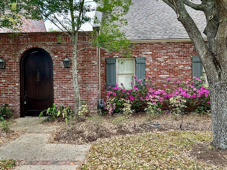 2724 Bocage Lake Dr — Photo 1