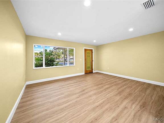 5th image of 750 NE 12th Ter