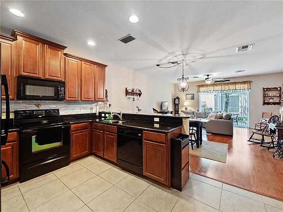 5th image of 320 Bramble Ct