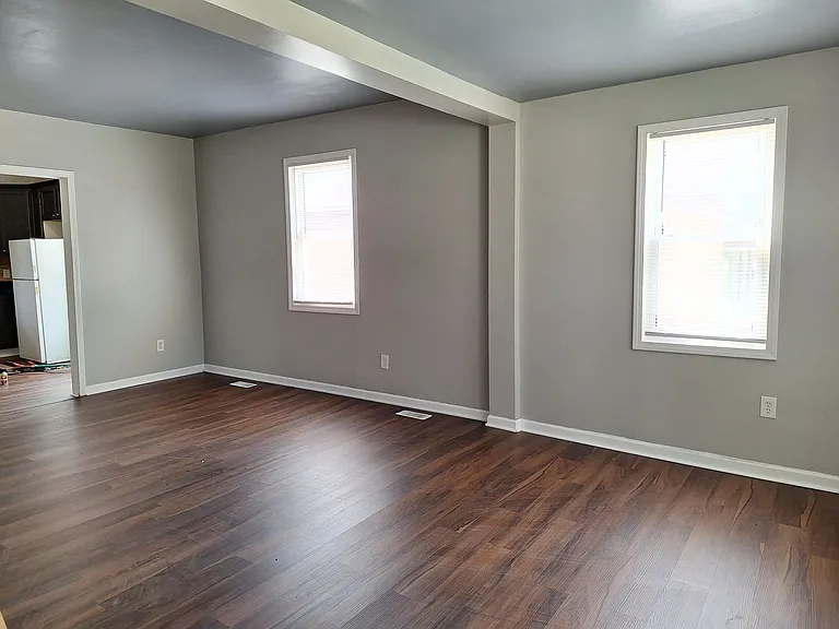 23720 Shakespeare Ave — Photo 6