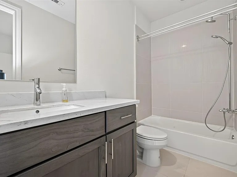 2703 Kinsley Oaks Dr — Photo 40