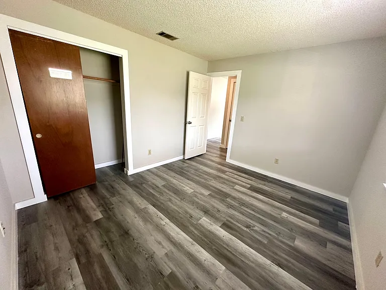 933 Bryan Ct — Photo 7