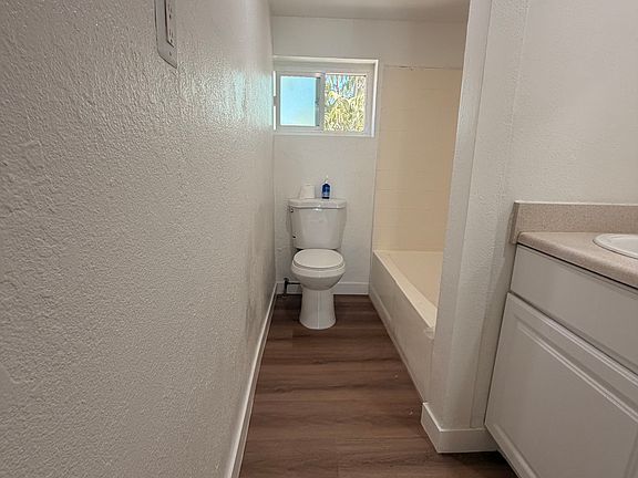 5th image of 559 W G St #B