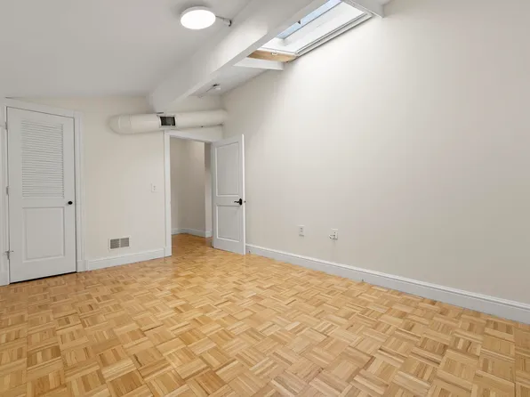 300 Communipaw Avenue image 23 of 50