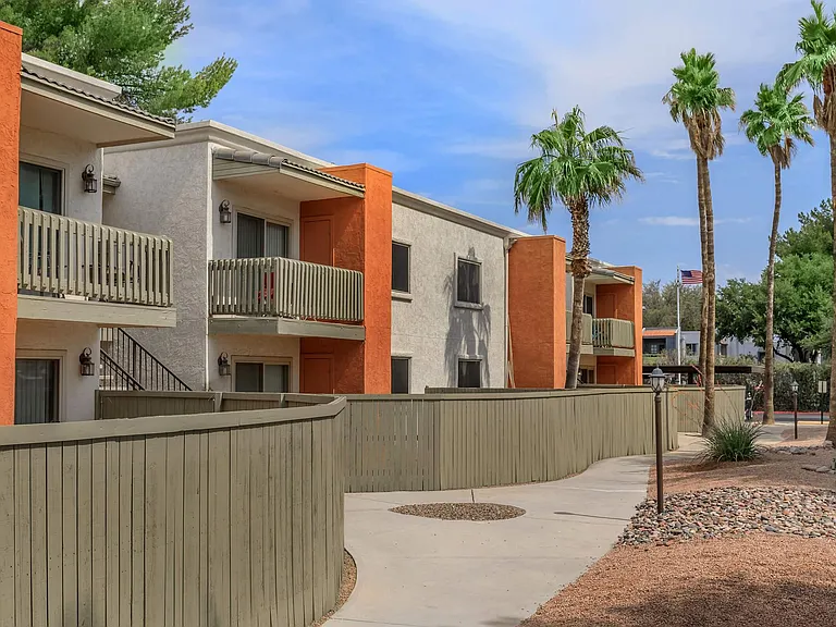 Pantano Villas Apartments — Photo 6