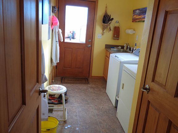 Laundry room, 6'7x12'