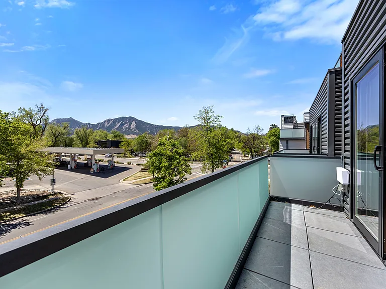2457 Walnut St — Photo 38