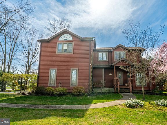 3rd image of 2398 Sanford Dr
