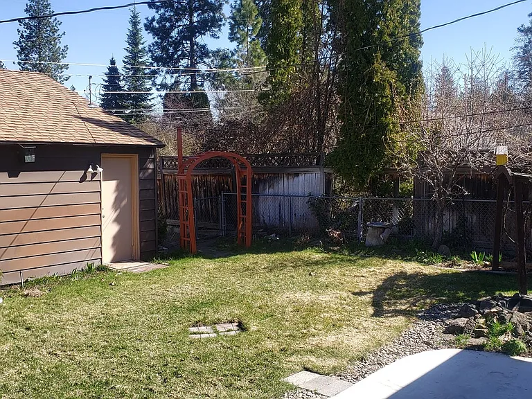 1803 E 40th Ave — Photo 2