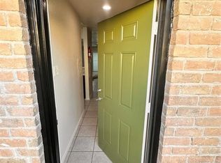 8714 Victorian Village Dr #8, Houston, TX 77071