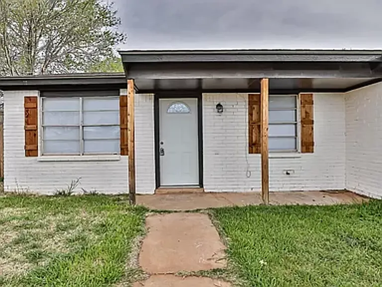4634 Fordham St — Photo 4
