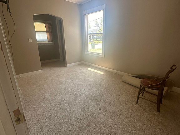 5th image of 109 N Cedar Ave