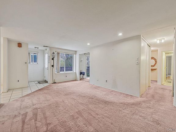 3rd image of 527 Daryl Drive